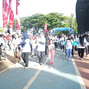 HUT ke-25 Kementerian BUMN, PT Semen Tonasa Jalan Sehat Bersama Ribuan Masyarakat Pangkep