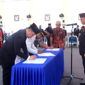 Didampingi Wakil Bupati, Amran Mahmud Lantik 40 Pejabat Struktural Lingkup Pemkab Wajo
