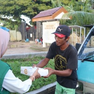 Baznas Salurkan 200 Paket Iftar Ramadan di Makassar