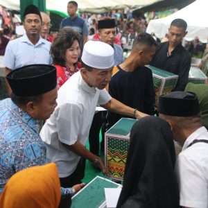 Apindo Gandeng Kodam XIV Hasanuddin, PSMTI dan Persatuan Golf Indonesia Berbagi 1000 Paket Sembako