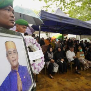 Gubernur Sulsel Jadi Inspektur Upacara Pemakaman Rapsel Ali di TMP Panaikang