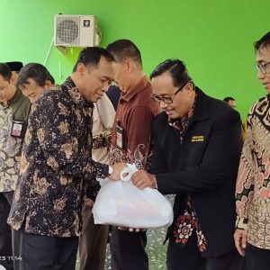 UPZ Kemenag dan DWP Kemenag salurkan Paket Ramadan pada 14 Kecamatan