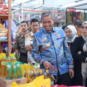 Dipimpin Amran Mahmud, TPID Wajo Sidak dan Pantau Harga Bahan di Pasar Mini