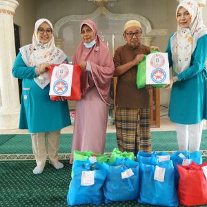 KIKST Sebar Paket Sembako untuk Marbot Masjid, Guru Mengaji dan Imam Masjid