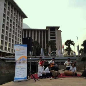 Pertama Kali Masjid Istiqlal Gelar Kolaborasi Musik di Pinggir Sungai