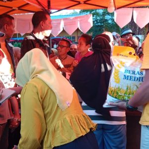 Mayarakat Mengaku Terbantu Adanya Program Pasar Murah Pemkot Parepare