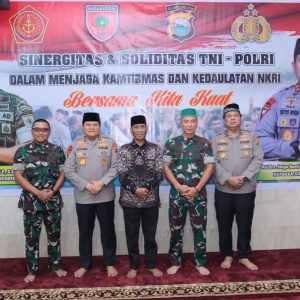 Perkuat Soliditas dan Sinergitas TNI-Polri, Kapolda Sulsel dan Pangdam XIV Hasanuddin beserta Jajaran Salat Dhuhur dan Makan Siang Bersama