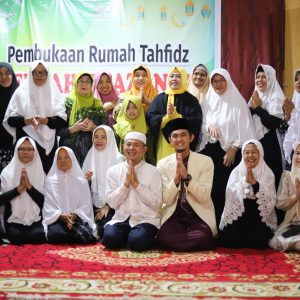 Safari Dakwah di Palembang, Erna Rasyid Taufan Ingatkan Santri Cinta Alquran