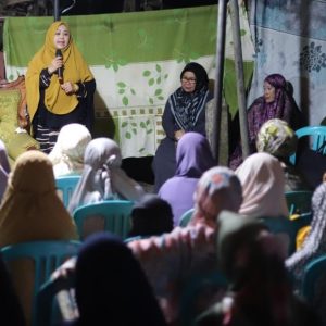 Melayat ke Rumah Warga, Erna Rasyid Taufan Bawakan Tausiah Tentang Pulang Kampung Sebenarnya