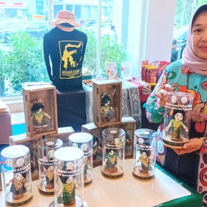 Pensiunan Garuda Indonesia Representasikan Budaya Indonesia Lewat Boneka Perca