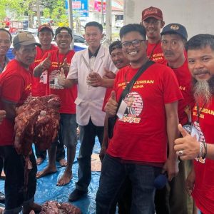 Peringati Idul Adha, Daeng Manye Laksanakan Penyembelihan Hewan Kurban di Posko Pemenangan