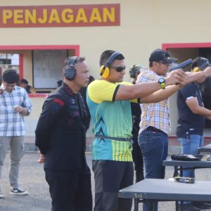 Kapolres dan Dandim Latihan Menembak di Markas Brimob Bone, Danyon Ichsan: Sinergitas TNI-Polri