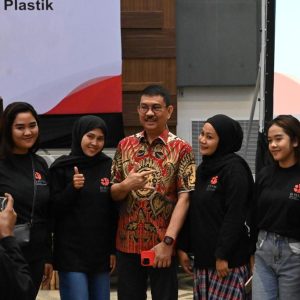 ARW Ajak Warga Makassar Manfaatkan Sampah Jadi Uang