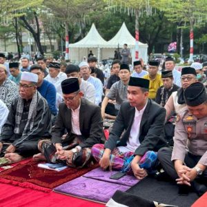 Ketua DPRD Kota Makassar Rudianto Lallo Bersama Warga Muhammadiyah Shalat Idhul Adha di Pantai Losari