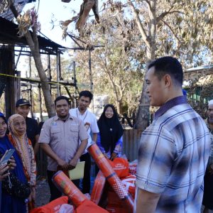 Bupati MYL Serahkan Bantuan untuk Korban Kebakaran di Bonto Perak