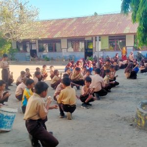 Kampanye Sekolah Sehat, Siswa UPT SDN 98 Suppa Makan Telur Bersama