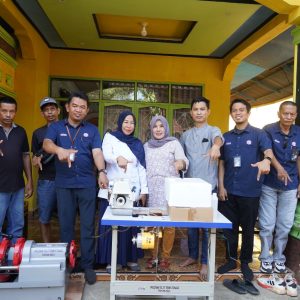 PT Semen Tonasa Salurkan Bantuan Mesin Jahit dan Pembangunan Jamban untuk Warga Kalabbirang