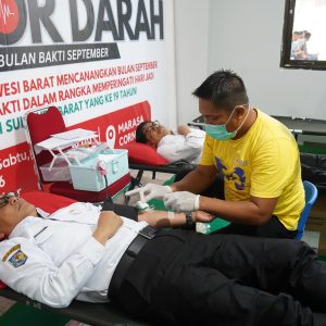 Pj Gubernur Sulbar Ikut Donor Darah, Pemprov Target 3 Ribu Kantong Darah