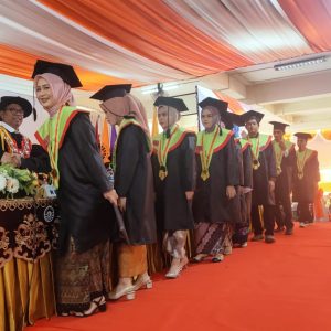 Rektor UNM Lepas 1.000 Wisudawan Periode September, 60 Persen Raih Predikat Cumlaude