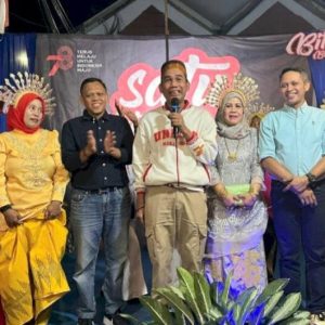 Hadiri Malam Puncak Pesta Rakyat, Ketua DPRD Makassar, Rudianto Lallo Disambut Hangat Warga Bitoa