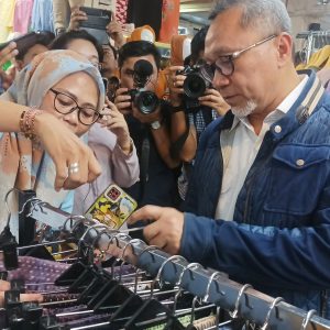 Tinjau Pasar Sentral Makassar, Zulkifli Hasan Disambut Keluh Kesah Pedagang