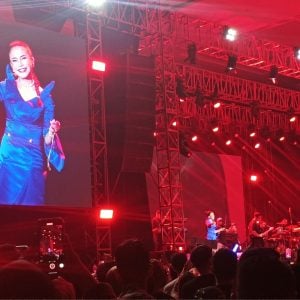 Spektakuler, Konser Rossa di Makassar Dihadiri Sejumlah Istri Pejabat