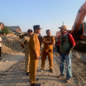 Pj Bupati Takalar Tinjau Pembangunan Tanggul di Dua Desa