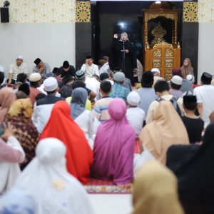 Maulid, Pengurus Masjid Cahaya Illahi Al-Baraqah Undang Erna Rasyid Taufan Bawakan Hikmah Maulid