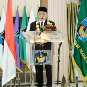 Prof. Dr. Sufirman Rahman Resmi Dilantik Sebagai Rektor UMI ke-13, Akan Lanjutkan Program Unggulan UMI