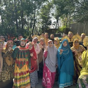 HUT Kota Makassar ke-416, Pelajar Sekolah Islam Athira Kompak Kenakan Baju Adat