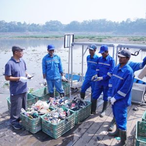 Ajak Masyarakat Tepi Sungai Citarum Kelola Sampah, Kolabs Yayasan Bening Saguling dan BRI Peduli