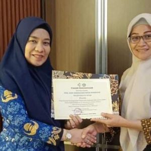 Direktur RSUD Andi Makkasau Terima Piagam dari Kantor Kesehatan Pelabuhan Kelas 1 Makassar