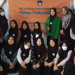 Kolaborasi Mahasiswa dan Dosen, PkM FS UMI Perkenalkan Tarian Etnik Makassar