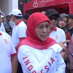 Jalan Sehat HUT ke-78 Jawa Timur, Gubernur Khofifa Sediakan Sembako Harga Murah