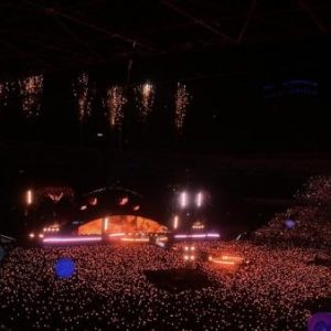 70 Ribu Lebih Penonton Meriahkan Konser Perdana Coldplay di Indonesia