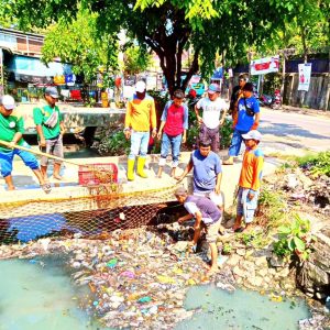 Satgas Drainase Mariso Bersihkan Kanal Tamarunang