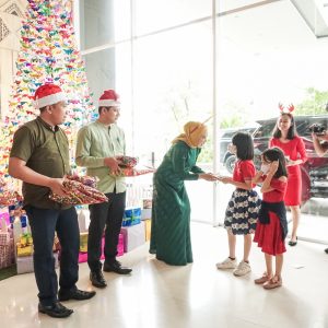 Mercure Makassar Sambut Natal Bahagia Bersama Anak Panti Titipan Kasih