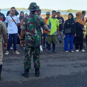 Kolaborasi Pemkot Parepare, TNI-Polri dan Masyarakat Bersihkan Pantai Cempae