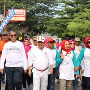 Bupati Wajo Bebaur Bersama Ratusan Peserta di Silaturahmi Akbar Alumni SMPN 1 Tempe-SMPN 2 Sengkang