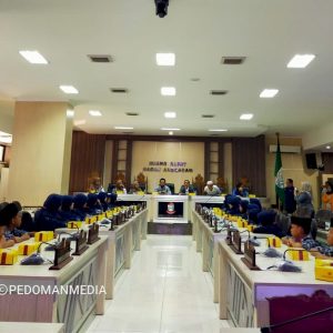 DPRD Makassar Terima Kunjungan Siswa SMP IT Darurrahman