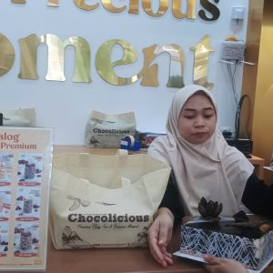 Dukung Perwali Makassar, Chocolicious Gunakan Kantong Ramah Lingkungan