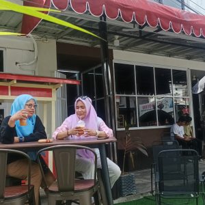 Cafe Berkonsep E-sport Hadir Di Makassar, Bisa Minum Kopi Sambil Main PS5