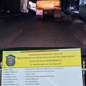 Excavator Disimpan di Badan Jalan, Warga Keluhkan Proyek Drainase Kacci-kacci