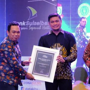 Peduli Media, Bupati Adnan Raih SMSI Sulsel Award 2023
