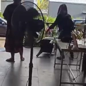 Viral Seorang Emak-emak di Mamuju Ngamuk di Warkop