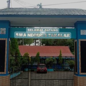 Akhirnya, Bendahara SMAN 5 Takalar Bayarkan Gaji para Guru Honorer