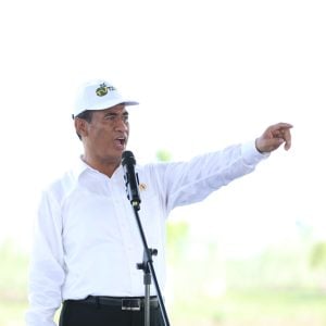 Mentan Amran Pimpin Gerakan Tanam Padi di Lombok Tengah