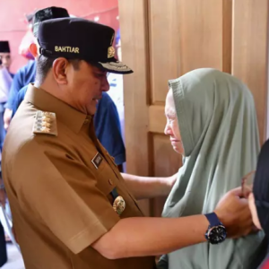Sambangi Keluarga Petugas KPPS yang Meninggal, Pj Gubernur Bahtiar Pastikan Hak Terpenuhi