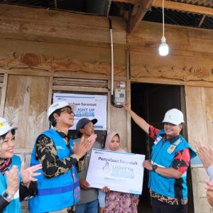 Program Light Up The Dream dari Pegawai PLN Bantu Listriki 219 Rumah