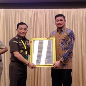Bupati Gowa Raih Penghargaan Role Model Kepala Daerah dari Kajati Sulsel